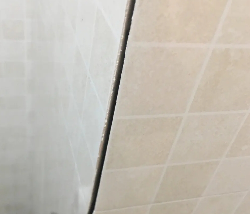 普宁瓷砖空鼓维修公司分享阳台瓷砖脱落的修复过程可以分为以下几个步骤