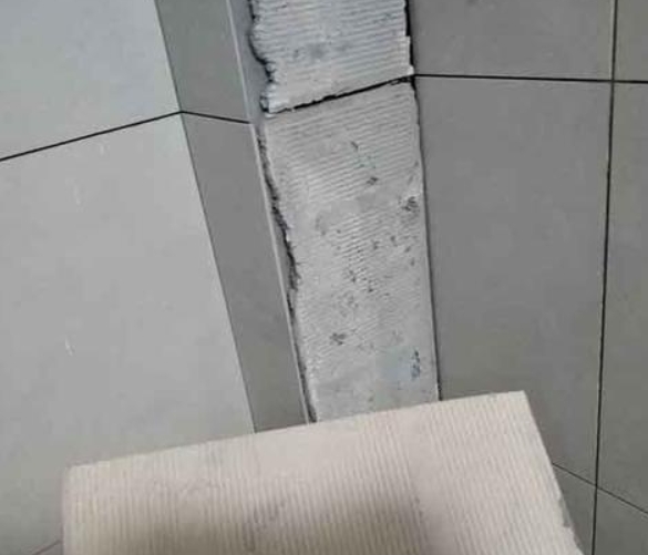 普宁瓷砖空鼓维修公司分享下厨房瓷砖脱落的补救措施。